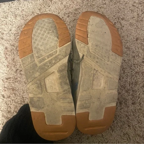 New Balance Gray and Yellow Athletic Shoes size 8 - Picture 4 of 6